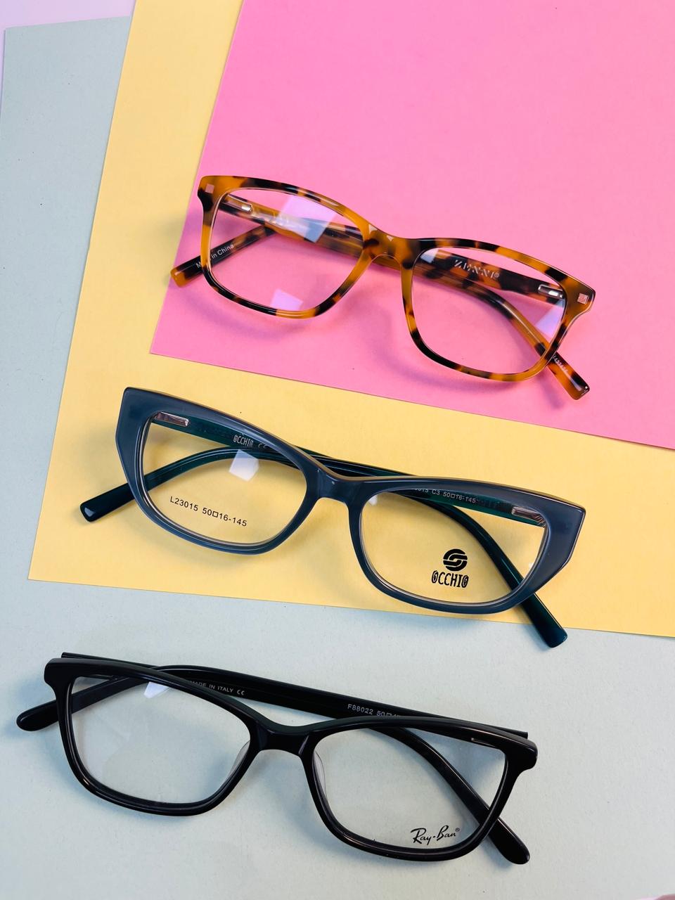 Monturas Zenni, Occhio y Ray-Ban sobre cartulinas pastel